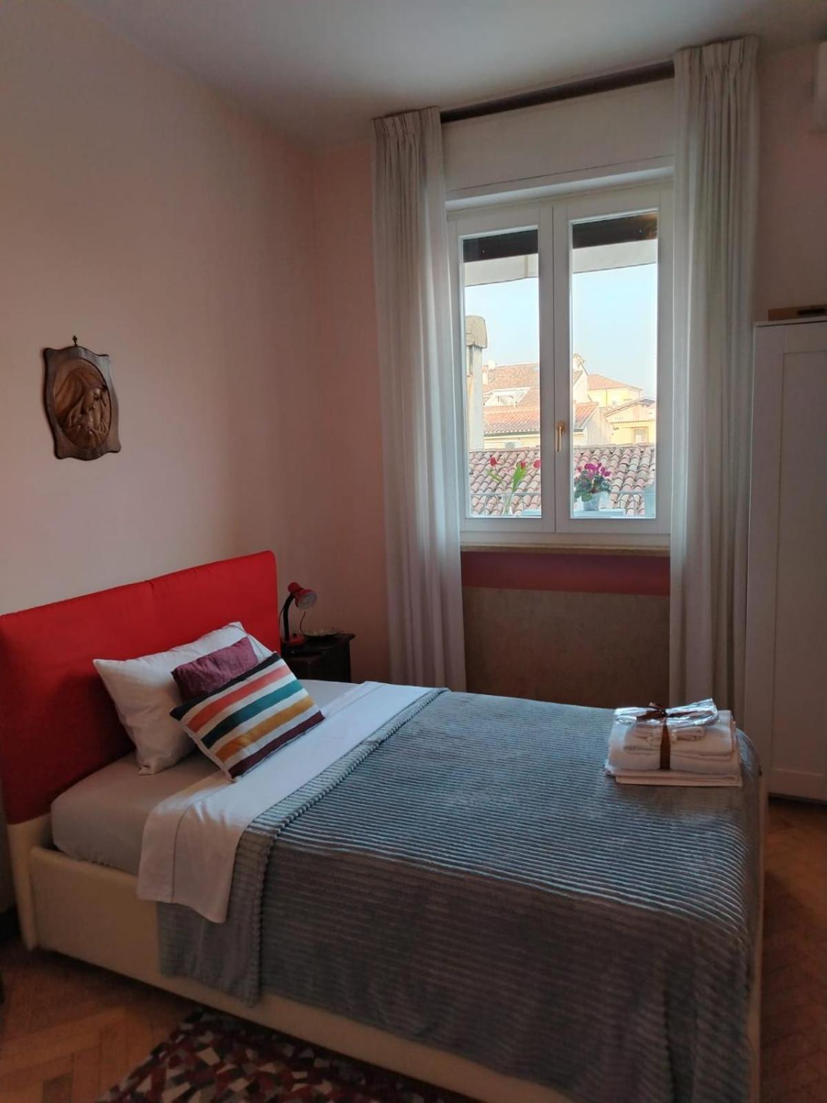 B&B Califano- 2 Leoni Verona Bagian luar foto