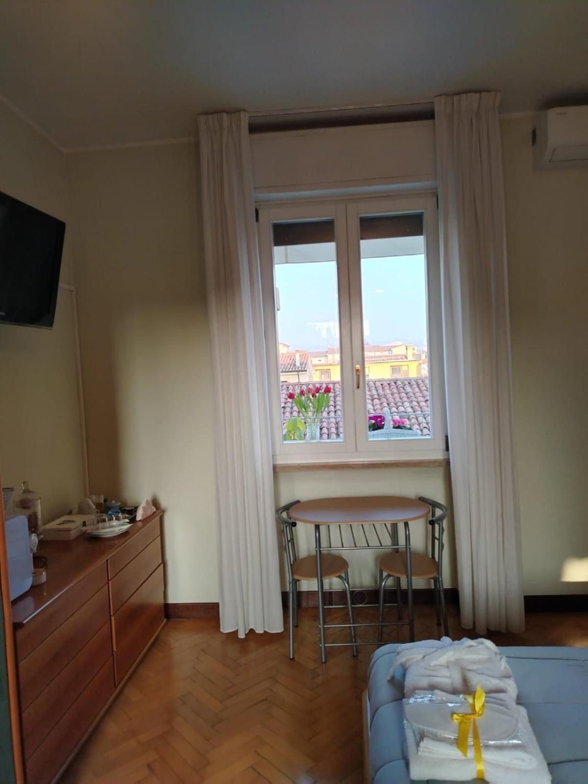 B&B Califano- 2 Leoni Verona Bagian luar foto