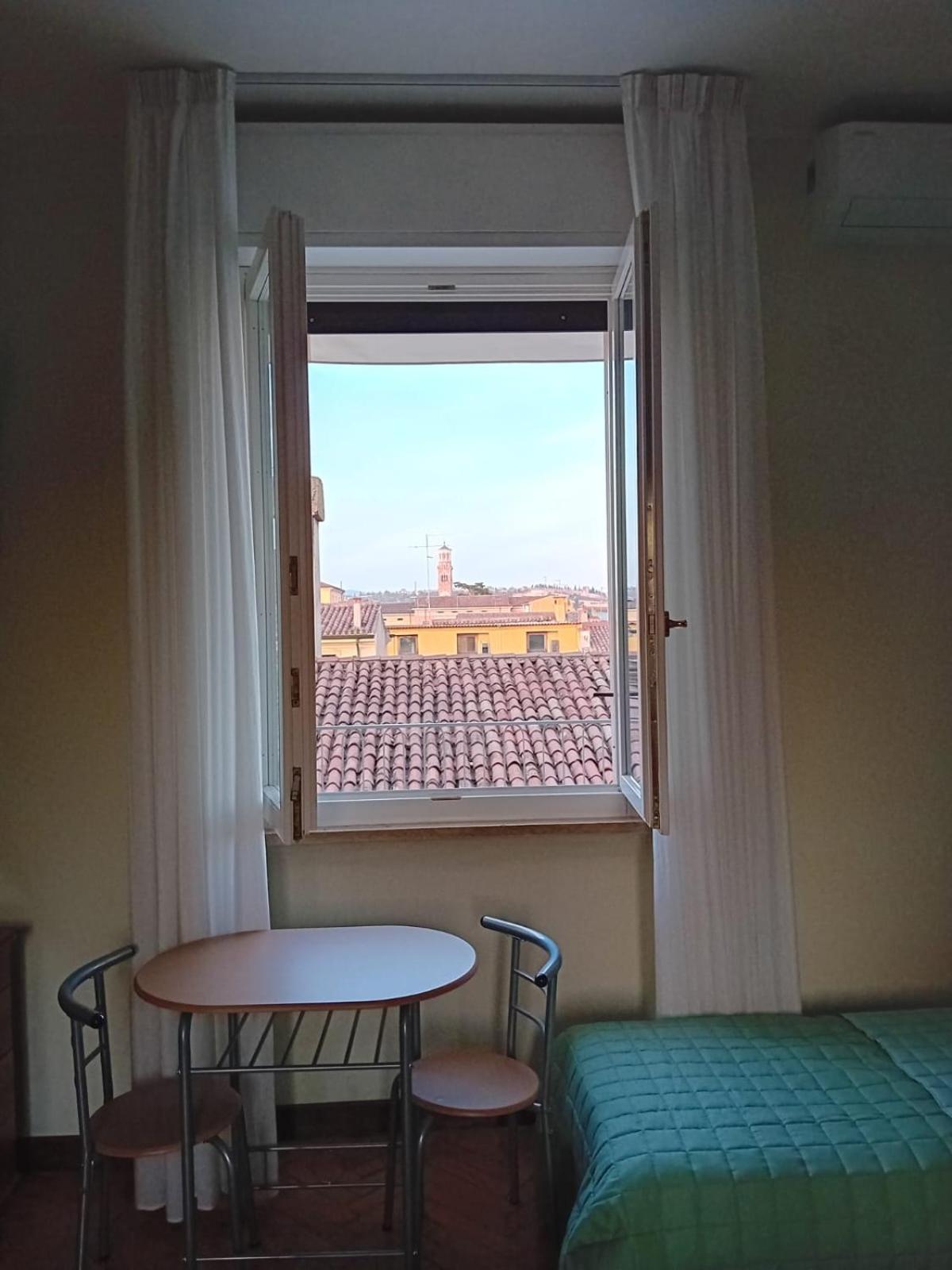 B&B Califano- 2 Leoni Verona Bagian luar foto