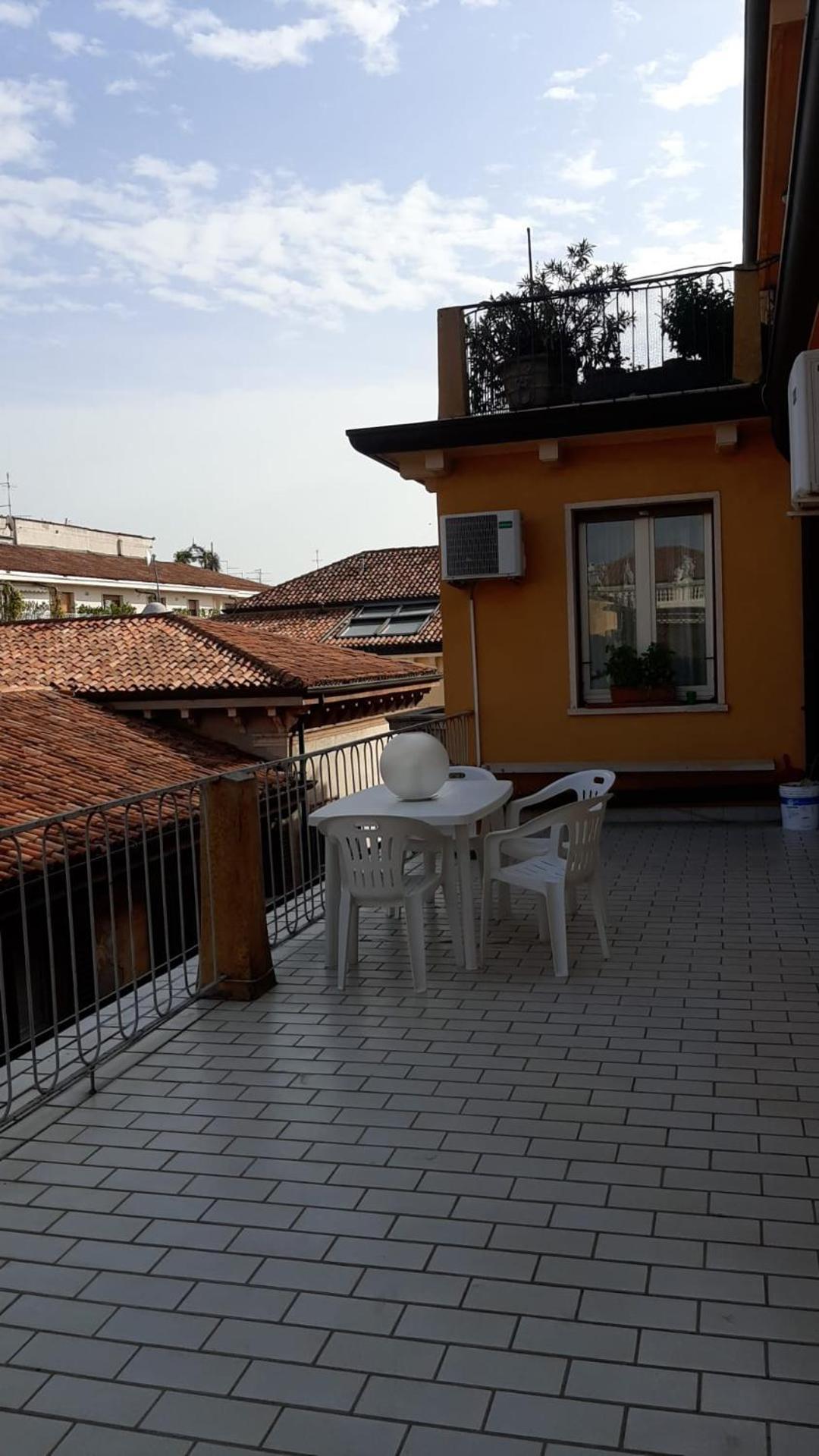 B&B Califano- 2 Leoni Verona Bagian luar foto